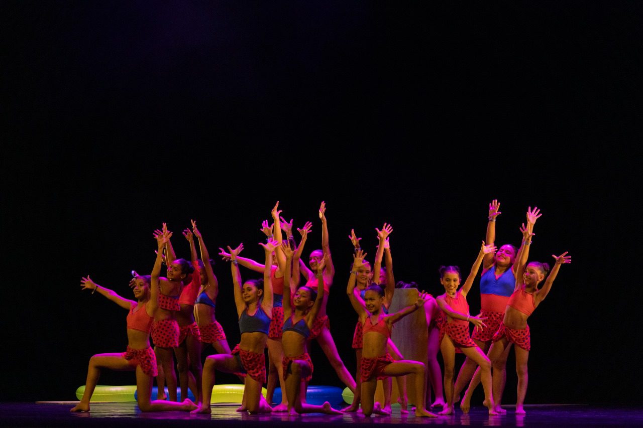 https://Grupo de Jazz Juvenil que irá competir em Barrioche. Foto/Reprodução: EnreDança.com.br/ Grupo de Jazz Juvenil que irá competir em Barrioche. Foto/Reprodução: EnreDança