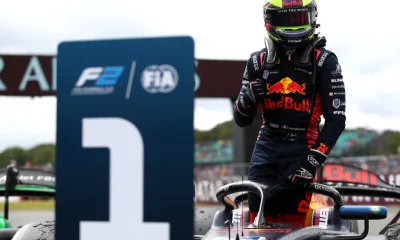 Isack Hadjar comemora sua vitória em Silverstone. Foto/Reproduçãp: GettyImages/ Fórmula 2