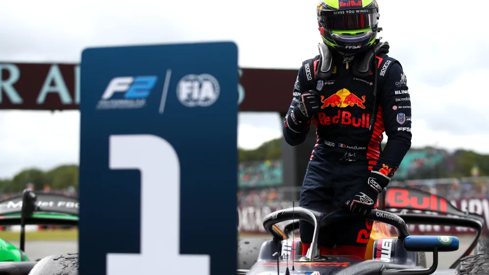 Isack Hadjar comemora sua vitória em Silverstone. Foto/Reproduçãp: GettyImages/ Fórmula 2