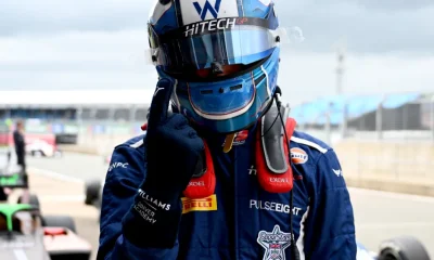 Luke Browning pole position em casa.