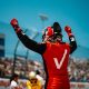 Will Power comemorando sua vitória em circuito oval. Foto/Reprodução: Joe Skibinski/ IndyCar