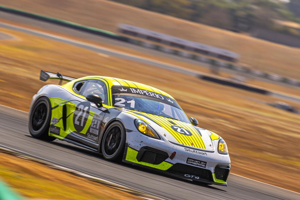 Jacques Quartiero e Alan Hellmeister: invictos na classe GT4 (Rodrigo Guimarães/Stuttgart Motorsport)