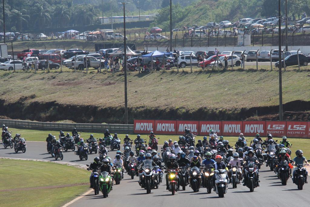 Moto passeio do MOTO1000GP em Cascavel (MOTO1000GP/Grelak Comunicação)