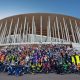 Pilotos e navegadores posaram para foto aos pés da Arena BRB Mané Garrincha (Gabriel Heusi/Sertões)