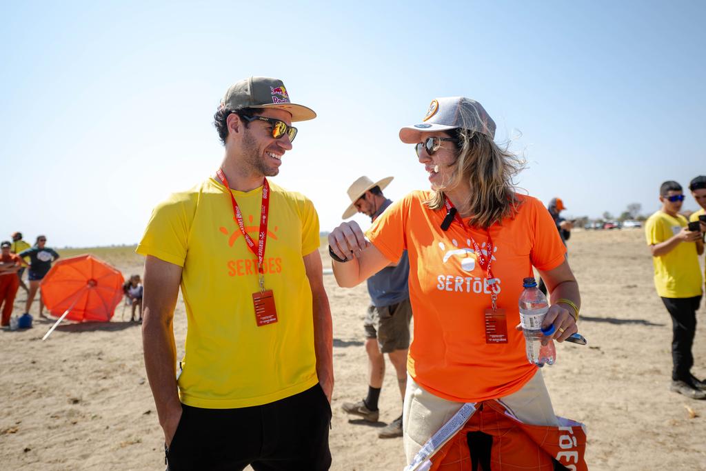Avancini e Bia sentiram na pele o desafio de pilotar no rally (Duda Bairros/Sertões)