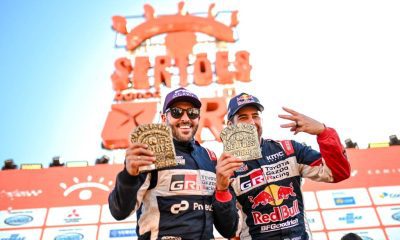 Festa dos campeões nos carros Lucas Moraes e Kaíque Bentivoglio (Duda Bairros/Sertões)