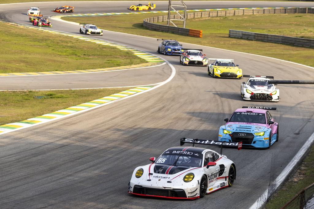 Marcel Visconde/Ricardo Maurício/Marçal Müller (Porsche), líderes da GT3 (Bruno Terena/MS2 Comunicação)