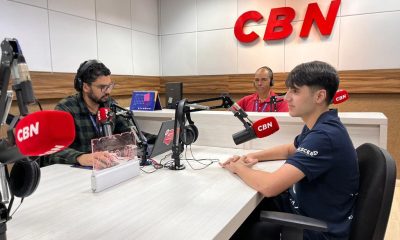 João Guimarães no estúdio da rádio CBN Campina Grande (PB) (Divulgação)