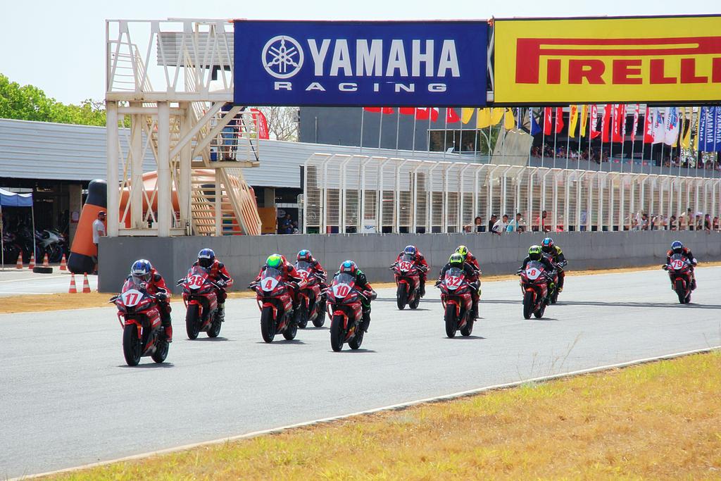 Largada da Motul 300V Cup no Circuito dos Cristais (MOTO1000GP/Grelak Comunicação)