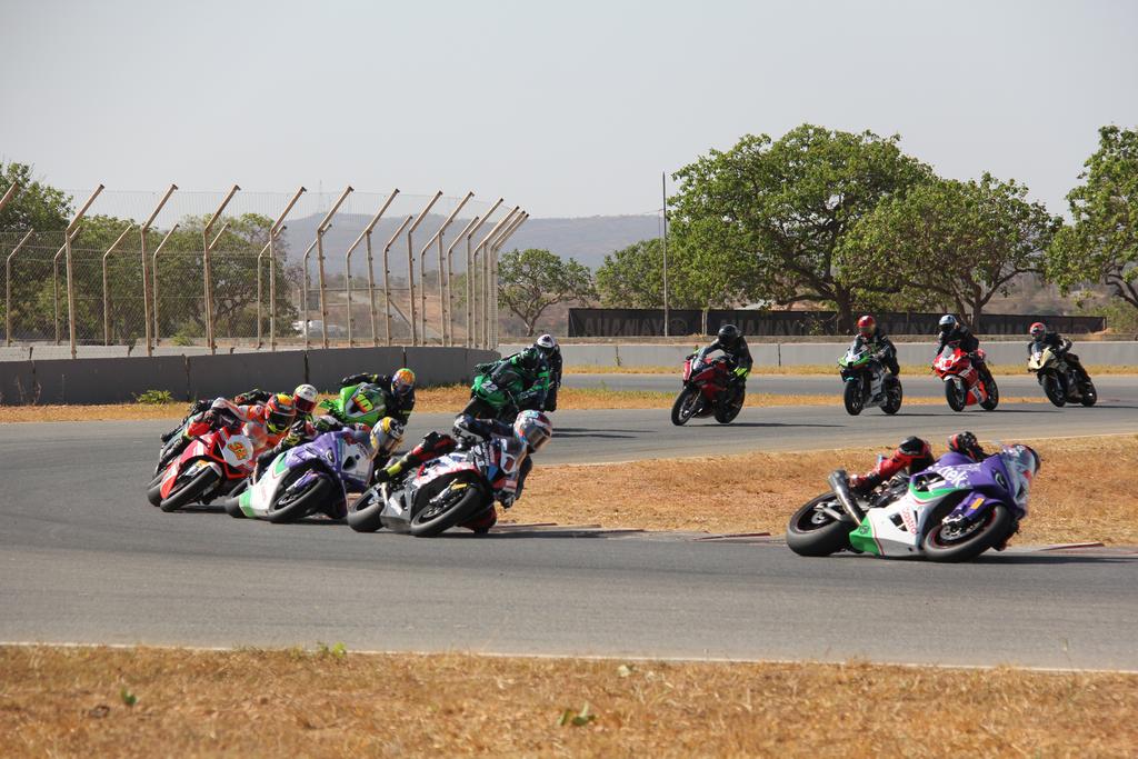 Largada da GP1000 em Curvelo (MG) (MOTO1000GP/Grelak Comunicação)