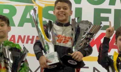 Benny Abdalla com os troféus de campeão no Norte-Brasileiro e do Maranhense (Arquivo do piloto)