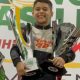Benny Abdalla com os troféus de campeão no Norte-Brasileiro e do Maranhense (Arquivo do piloto)