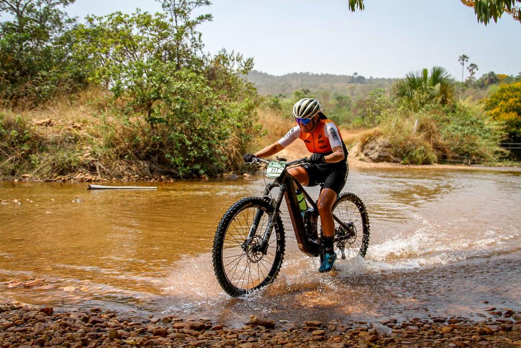 Mineira Roberta Kelly Stopa venceu o dia na E-Bike Feminino Elite (Fotop/Sertões)