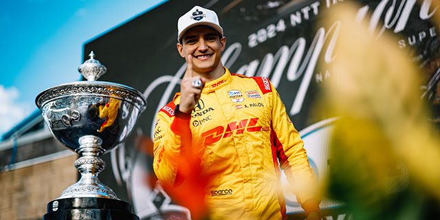 Alex Palou na comemoração do seu terceiro título. Foto/Reprodução:IndyCar
