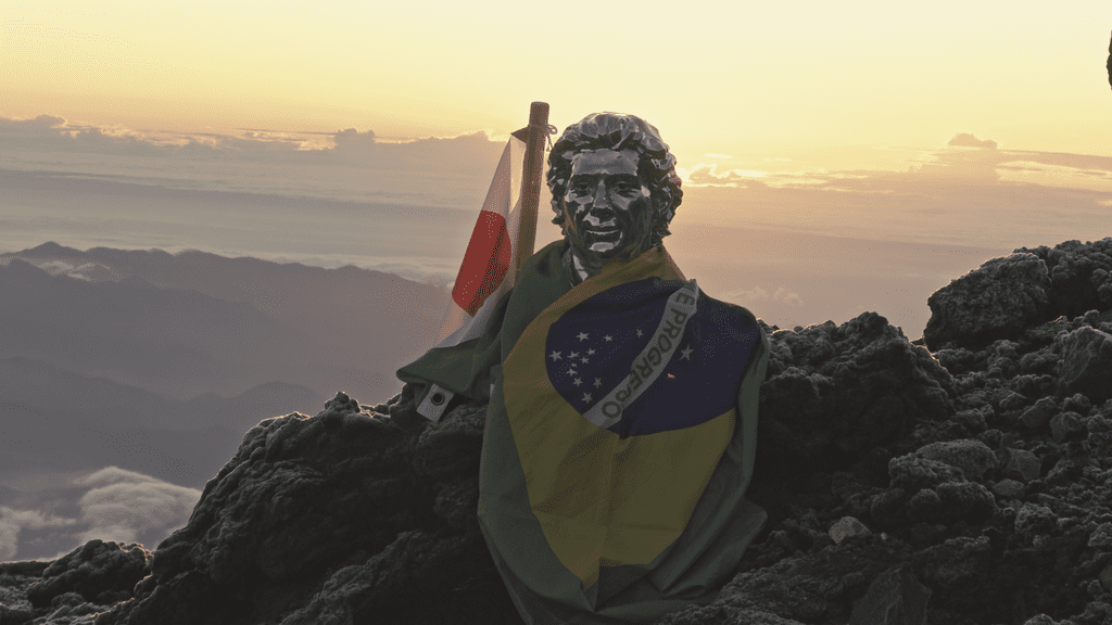 Busto de Senna no Monte Fuji (Senna Brands)