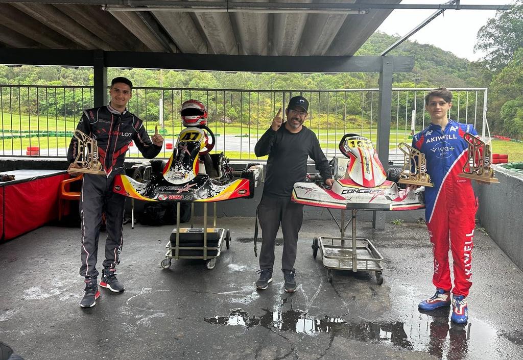 Bruno Souza, o preparador Ribeiro e Bernardo Haydn em Aldeia da Serra (Concept Kart)