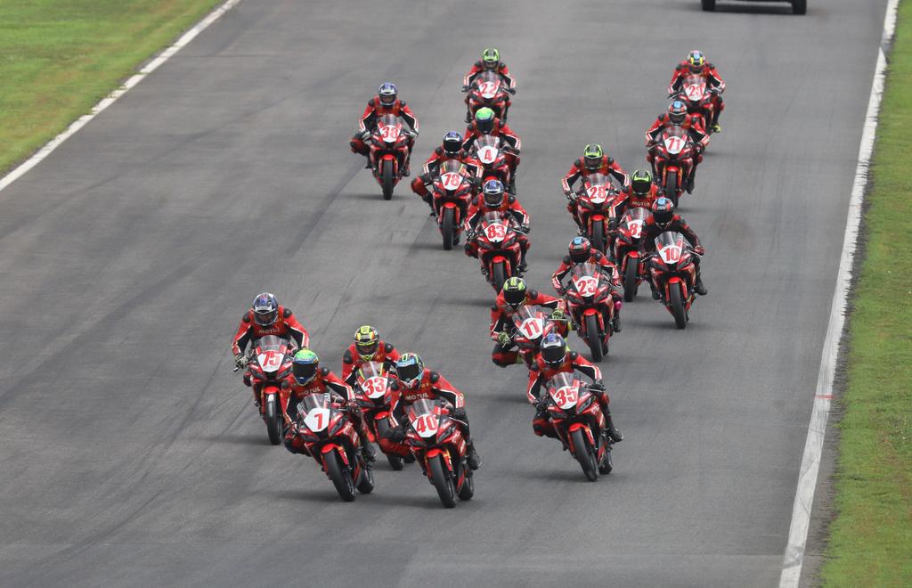 Largada da Motul 300V Cup neste sábado (9) (MOTO1000GP/Grelak Comunicação)