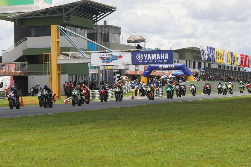 Largada da GP1000 no GP Pirelli (MOTO1000GP/Grelak Comunicação)