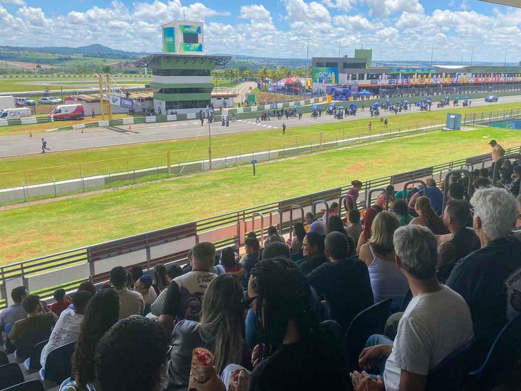 Público goiano neste domingo no GP Pirelli (MOTO1000GP/Grelak Comunicação)