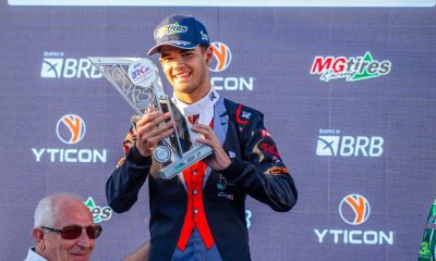O piloto goiano recebeu seu troféu das mãos de Rubens Gatti, presidente da FPrA (Bruno Gorski)