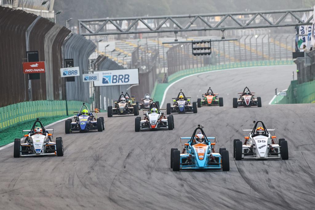 Largada da Fórmula eVolution em Interlagos (Humberto da Silva)