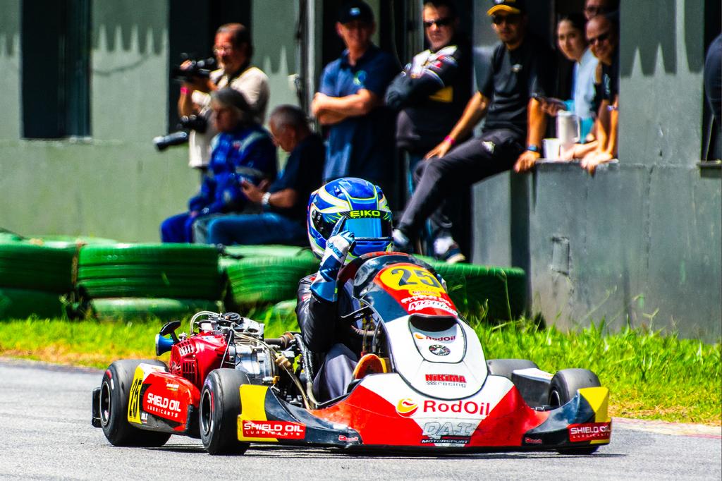Miguel Silva comemorou quatro vitórias na V11 Aldeia Cup no domingo (Foto: Leonardo Dias)