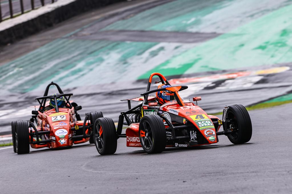 Marcel Fachini chegou ao bicampeonato na F1600 (Divulgação / Humberto da Silva)