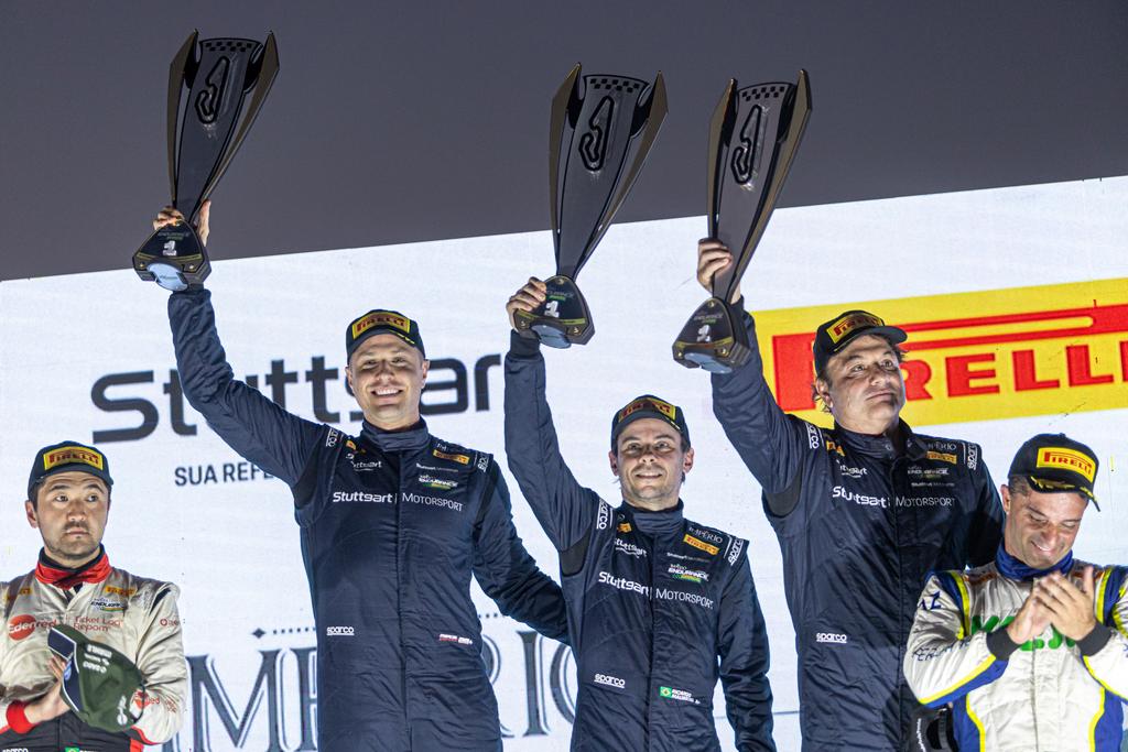 Müller, Mauricio e Visconde comemoram vitória em Goiânia em junho (Rodrigo Guimarães/Stuttgart Motorsport)