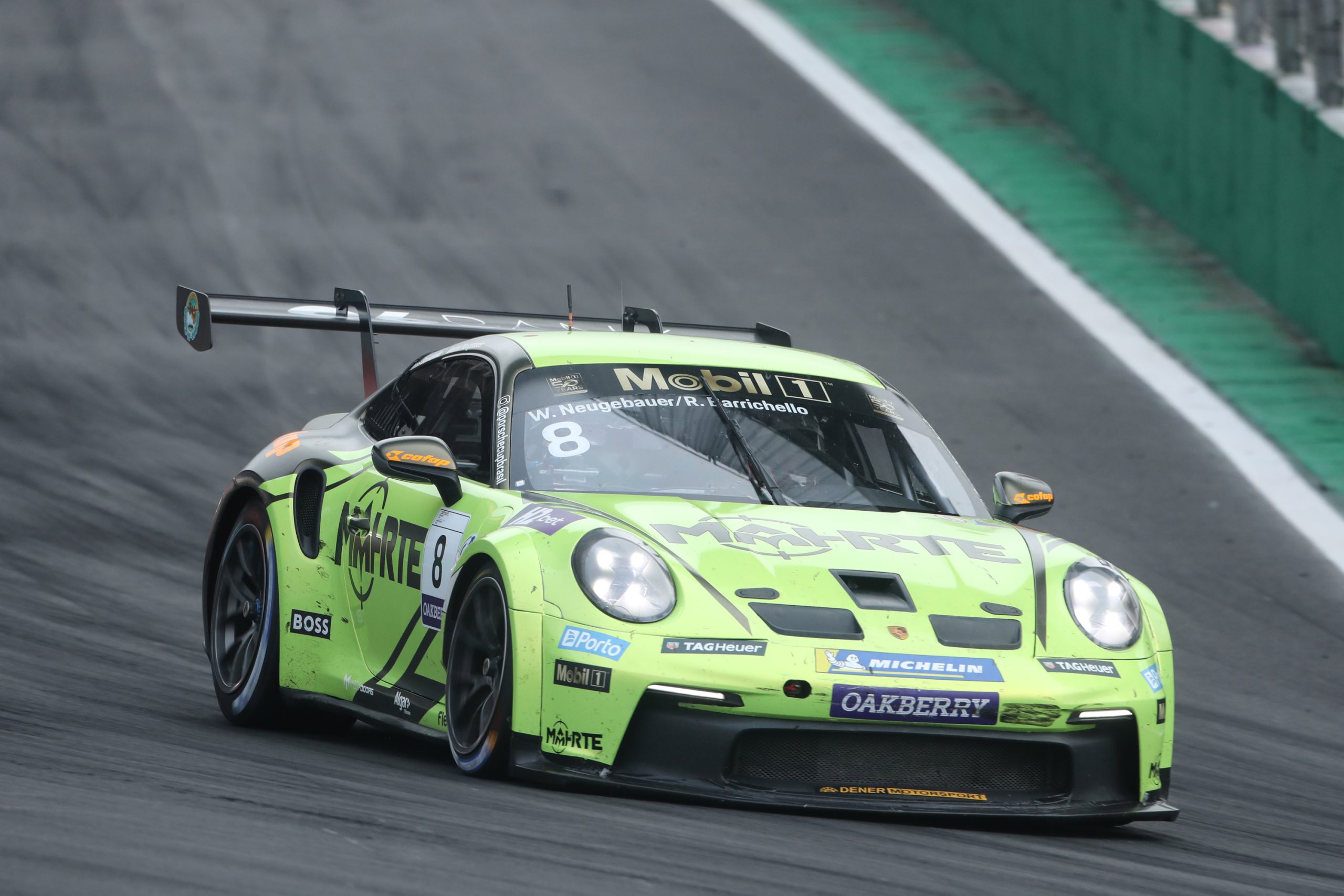 Werner Neugebauer e Rubens Barrichello são os campeões do Endurance Challenge (Foto/Reprodução: Luca Bassani)