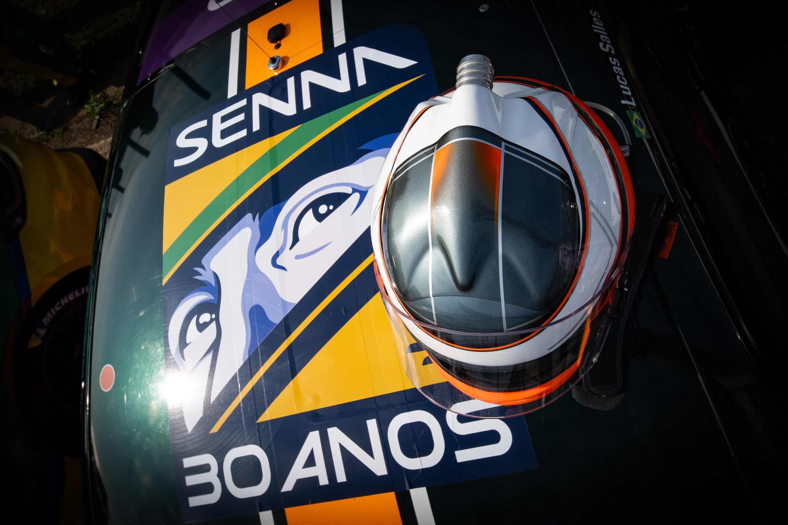 Porsche Cup C6 Bank presta às homenagens ao legado de Ayrton Senna Fernanda Freixosa
