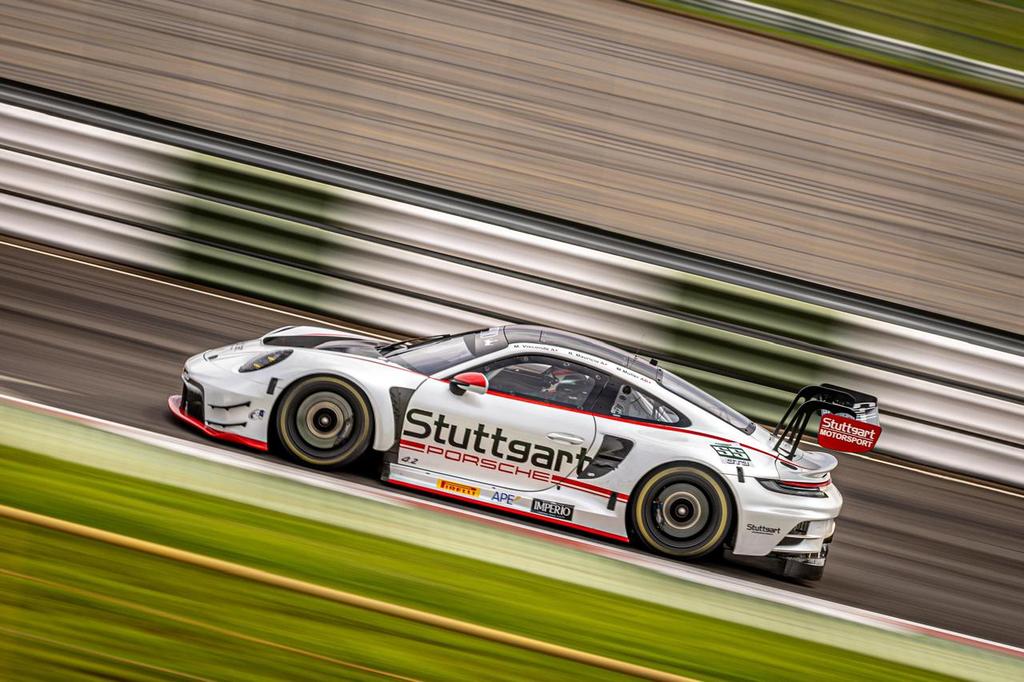Porsche 911 GT3 R de Marcel Visconde/Ricardo Mauricio/Marçal Müller (Rodrigo Guimarães/Stuttgart Motorsport)