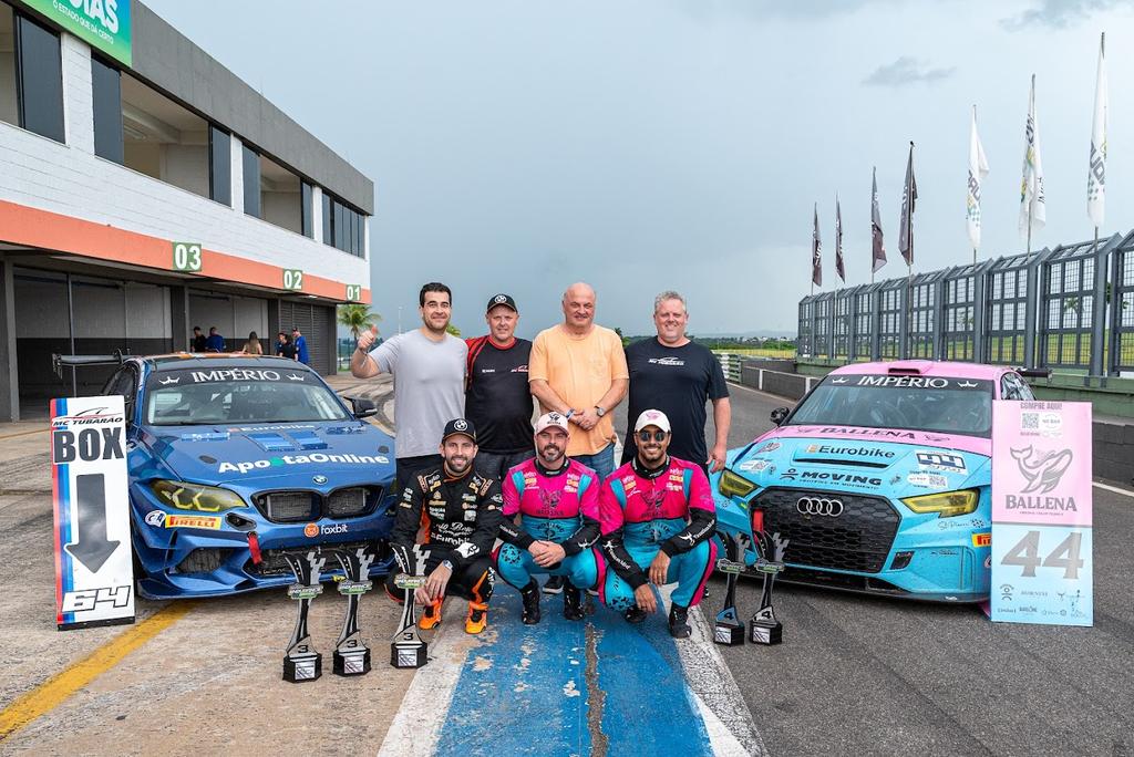 Pilotos da Eurobike com Né e Tiel Andrade, chefes da equipe MC Tubarão (Rafa Catelan/Eurobike)