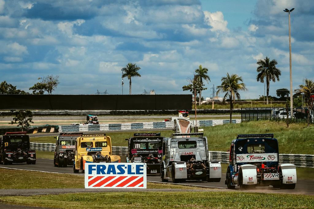 Disputas acontecem neste domingo (8) (Duda Bairros/Copa Truck)