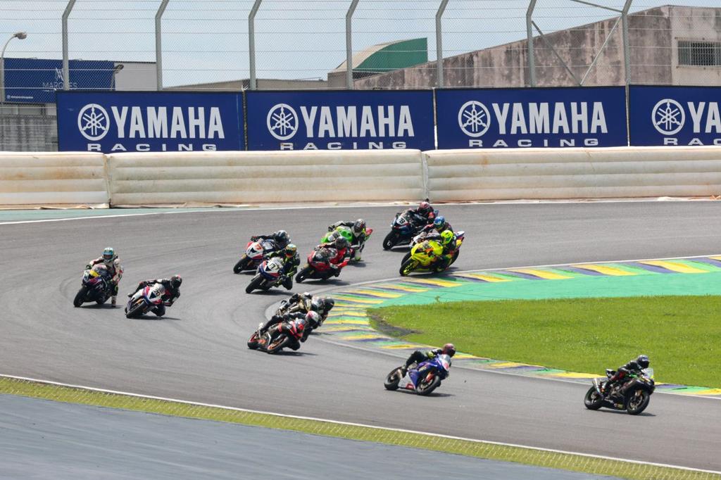 Largada da GP600 na prova deste sábado em São Paulo (MOTO1000GP/Grelak Comunicação)