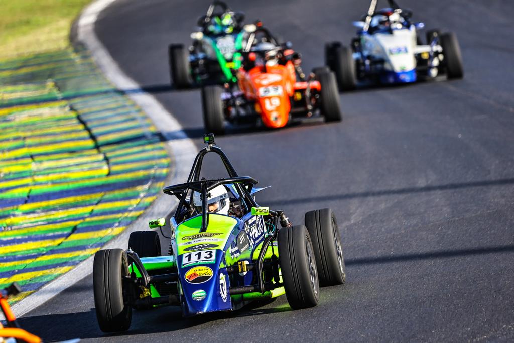 Paraibano João Guimarães de 16 anos de idade a bordo do seu F1600 (Divulgação / Humberto da Silva)