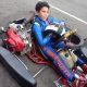 Jovem kartista se prepara para sua estreia no kart (Divulgação)