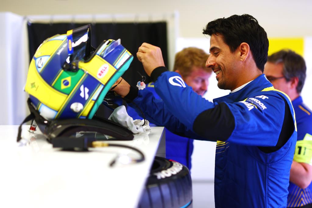 Lucas Di Grassi se prepara para entrar na pista: brasileiro foi atração em Jeddah (ABT)