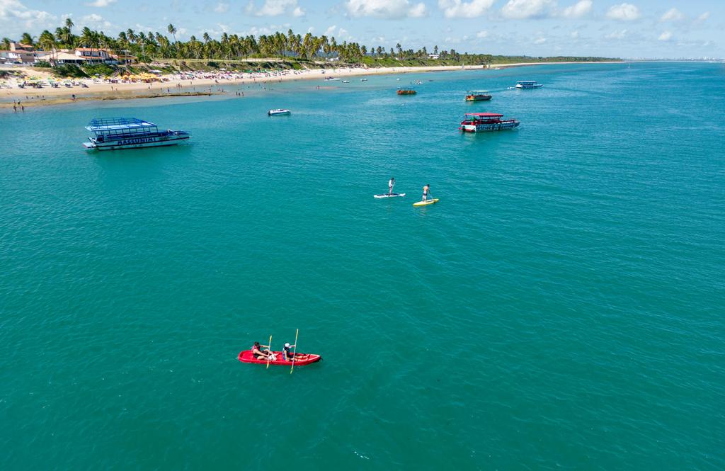 Praia do Francês se destaca com suas águas cristalinas e várias opções de lazer (Thiago Sampaio/Agência Alagoas)