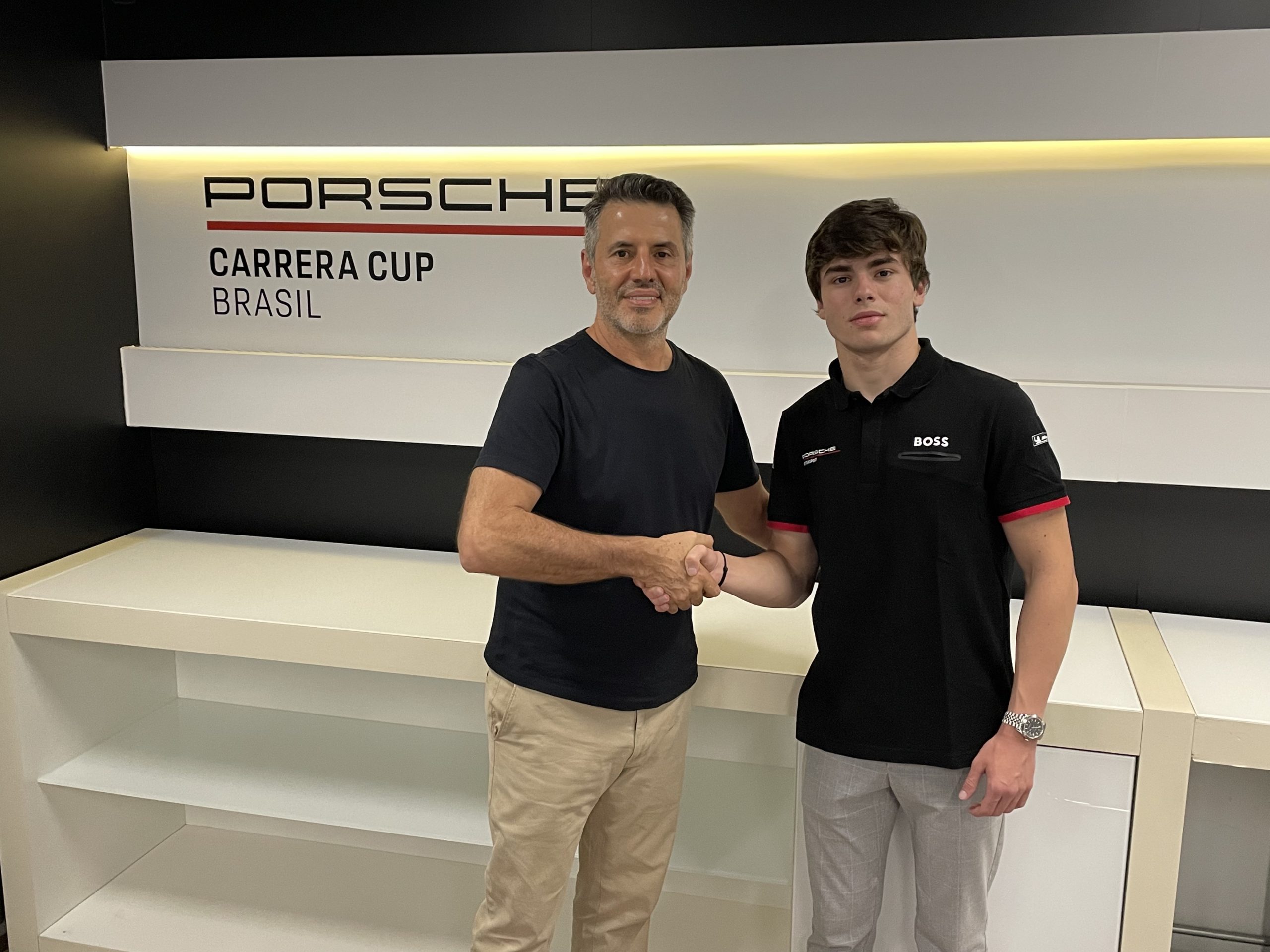 Matheus Comparatto e Dener Pires, promotor da Porsche Cup Divulgação