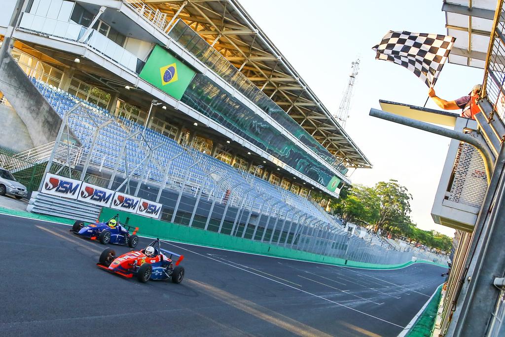 João Guimarães venceu as duas corrida do final de semana (Divulgação / Humberto da Silva)