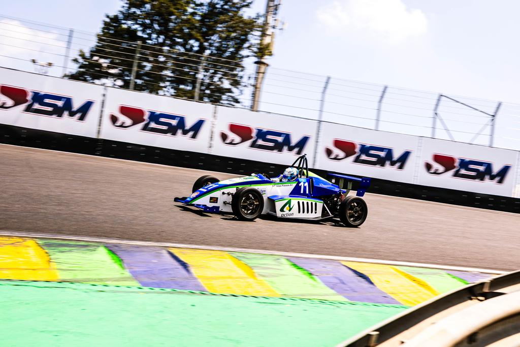 Lucas Freitas em ação em Interlagos (Divulgação / Everton Eifert)