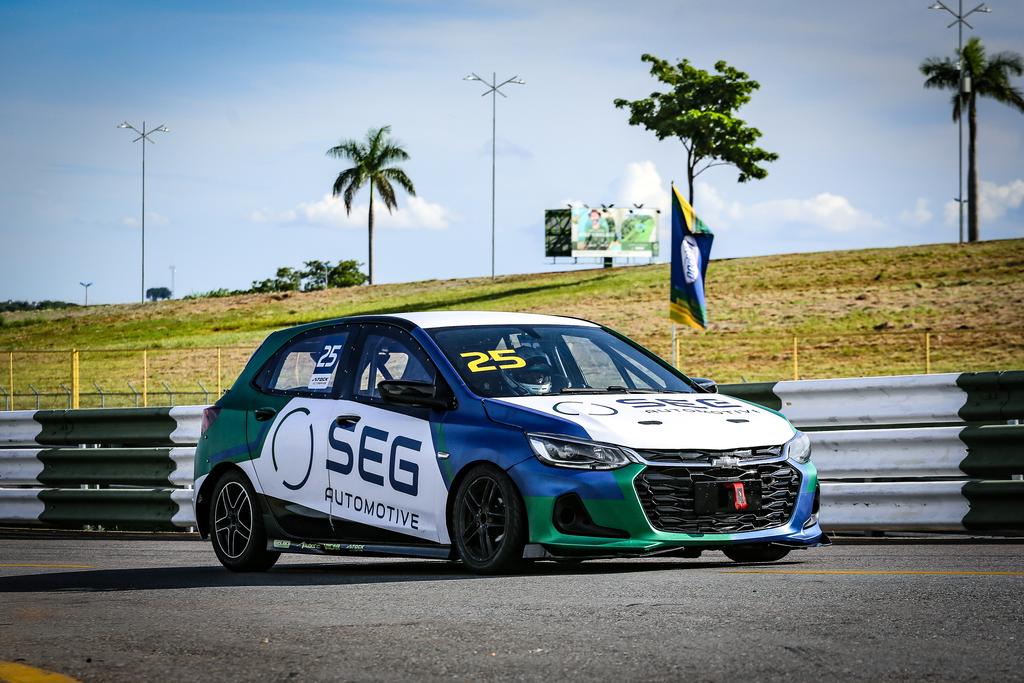 Câmbio Sadev de competição promete proporcionar uma pilotagem mais divertida (Beto Corrêa/Vicar)