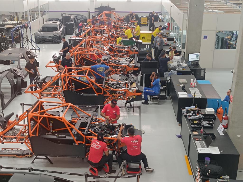 Os técnicos da Stock tiveram a oportunidade de conhecer a fundo o novo carro(AudaceTech)