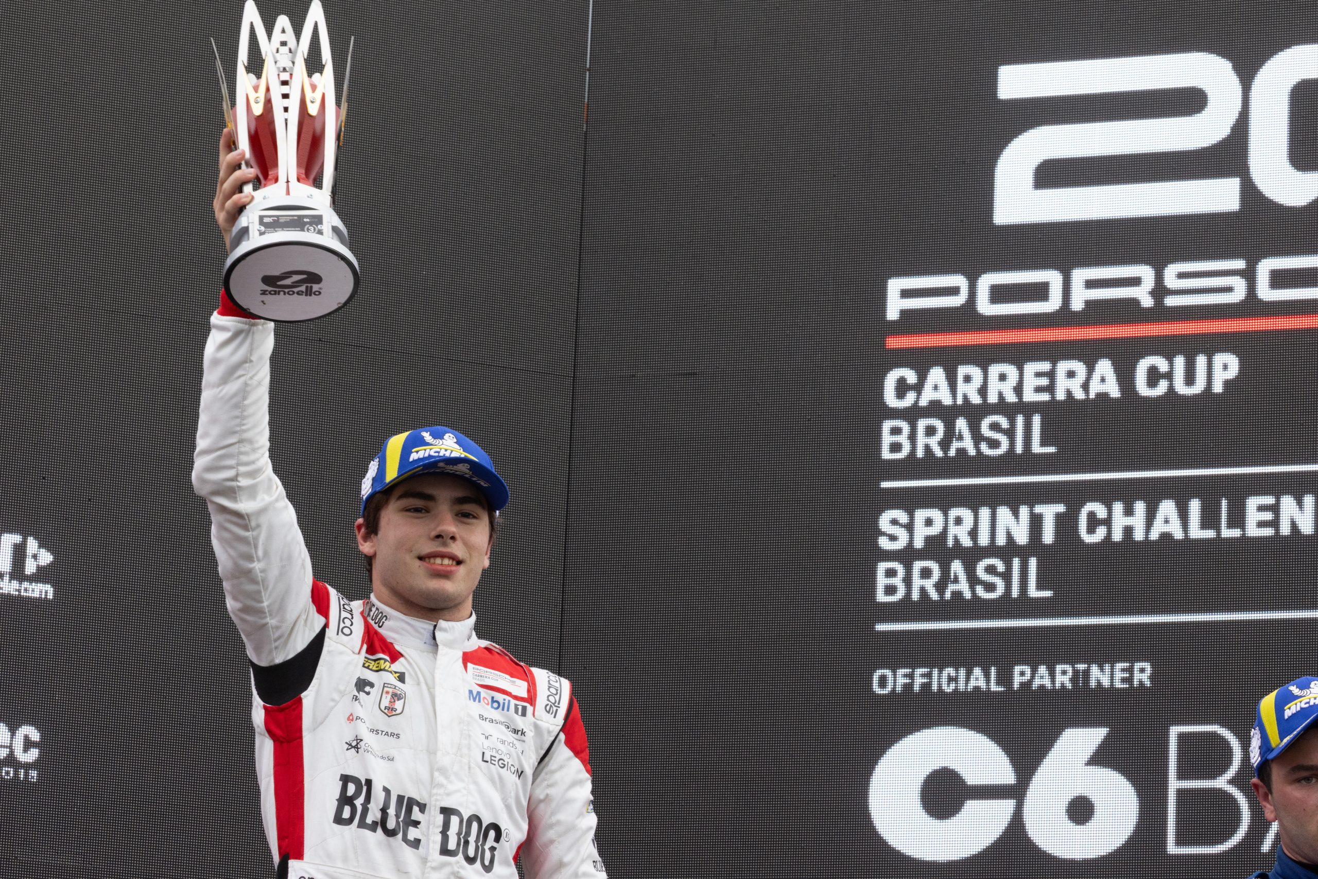 Matheus Comparatto pódio na corrida 2 Velocitta Rafael Gagliano