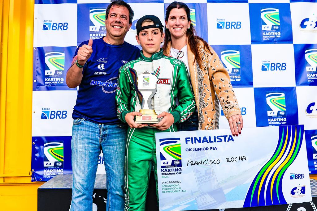 Francisco com seus pais (KMCom / DarkSide Karts)