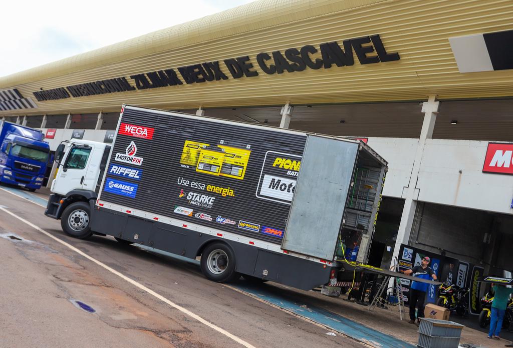 Equipes se preparam para a primeira etapa do MOTO1000GP (MOTO1000GP/Grelak Comunicação)