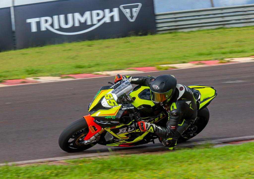Mauro Passarino liderou os treinos livres desta sexta-feira (4) no MOTO1000GP (MOTO1000GP/Grelak Comunicação)