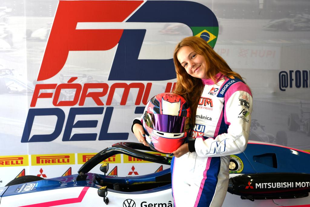 Manu Clauset vai ter jornada dupla com Kart e Fórmula Delta (Foto: Miguel Costa Jr)