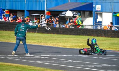 Lorenzo Kuhn comemora uma de suas duas vitórias no Beto Carrero (Clayton Medeiros)