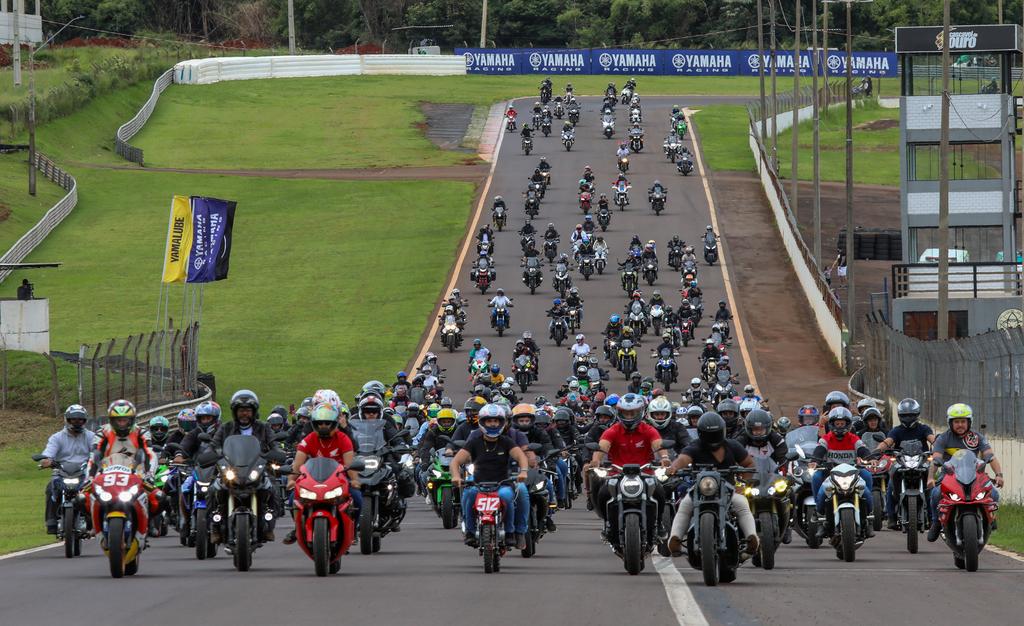 Moto passeio realizado no domingo (6) em Cascavel (MOTO1000GP/Grelak Comunicação)